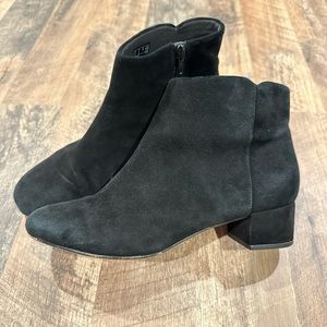 Clark’s Black Suede Zipper Boots Size 9 Woman’s
